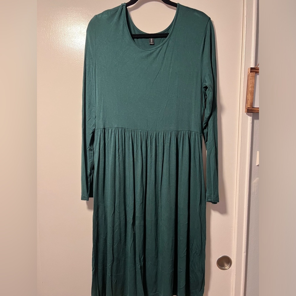 Green lightweight Amazon dress